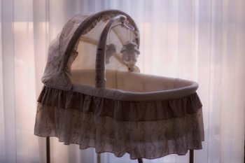 Best Bassinet for Breastfeeding moms-A Complete Buying Guide (2022)