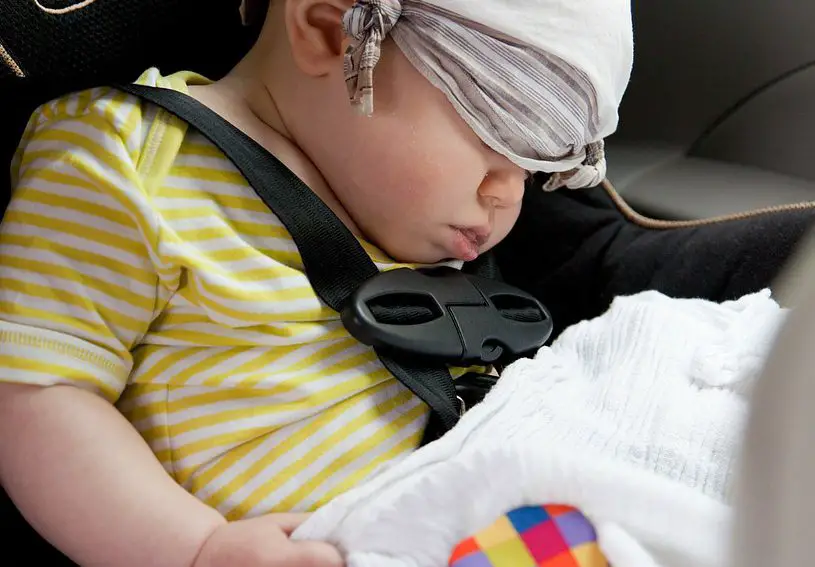 vehicle-69771_1280 traveling with baby