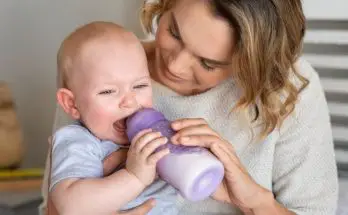 baby fussy during feeding bottle