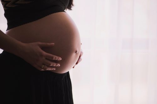 can pregnant women drink hot chocolate