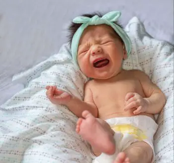 Baby Poop Smells Like Vinegar – Is There Something Wrong?