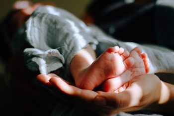 can you swaddle too tightly