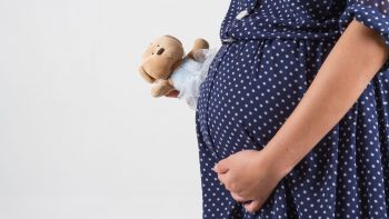 How to Hide a Pregnancy Bump For 9 Months – Tips to Make it Possible