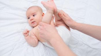 baby's farts stink